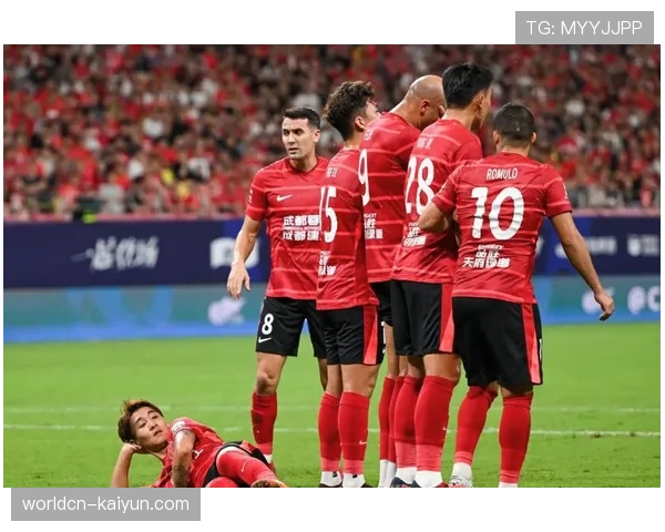 成都蓉城主场对阵西海岸 下半场客队立即调整两人 成都蓉城主场对阵西海岸 下半场客队立即调整两人